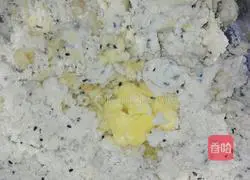 Milk soda crackers Illustration of how to do it 3