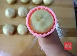 Cantonese White Lotus Egg Yolk Mooncake Recipe Illustration 14