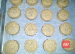 Cantonese style mung bean paste mooncake recipe 13