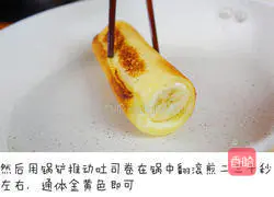 Illustration of how to make banana toast rolls 8
