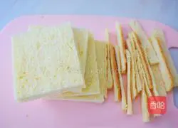 Illustration of how to make egg cheese toast 2