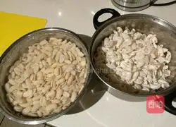 Illustration of how to make cloud bean and vegetable juice mooncakes 3