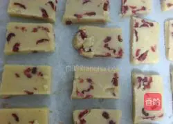 Illustration of how to make cranberry cookies 4