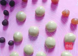 Illustration of how to make Cantonese-style mooncakes (pineapple and chestnut fillings) 3