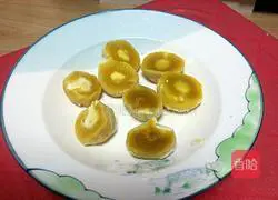 Illustration of how to make puff pastry mooncakes (egg yolk and bean paste filling) 2