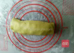 Illustration of how to make Matcha red date hard Leba bread 13