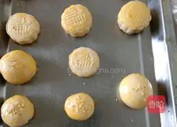Illustration of how to make puff pastry mooncakes 11