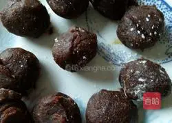 Illustration of how to make Cantonese-style mooncakes with bean paste 12