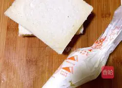 Illustration of how to make cream strawberry toast cake 4