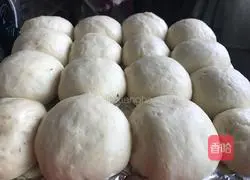 Illustration of how to make meat floss buns with bayberry sauce 13