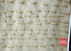 Illustration of how to make meat floss rolls 3