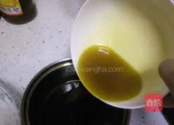 Illustration of how to make mixed sugar mooncakes 4