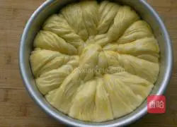 Illustration of how to make hand-torn flower loaf 15