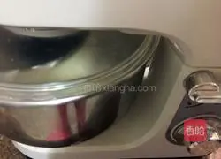 Illustration of how to make caterpillar bread 8