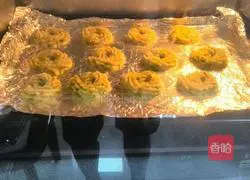 Illustration of how to make green onion biscuits 12