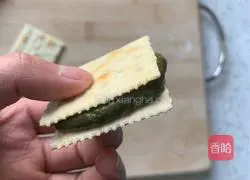 Illustration of how to make matcha beef biscuits 9