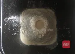 Illustration of how to make chive cheese bread 2