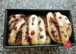 Illustration of making bean paste and cranberry toast 12