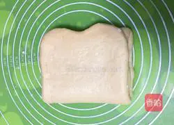 Illustration of how to make milk-flavored croissants 17