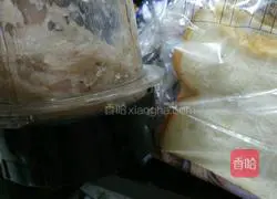 Illustration of how to make shrimp toast 2