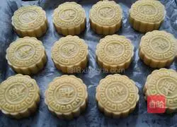 Illustration of how to make Northeastern old-fashioned mooncakes 4