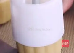 Egg Yolk Lotus Seed Mooncake Recipe Illustration 14