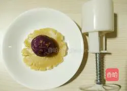 Illustration of how to make purple sweet potato, walnut and bean paste mooncakes 8