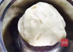 Illustration of how to make crispy five-nut mooncakes 2