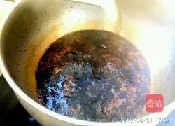 Illustration of how to make rose mixed sugar mooncakes 4