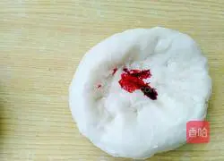 Illustration of how to make handmade three-color toast 12