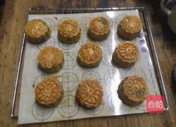 Cantonese-style mooncake recipe 10