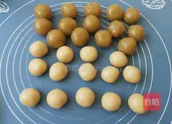 Cantonese Lotus Seed Mooncake Recipe Illustration 7