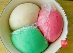 Illustration of how to make handmade three-color toast 16