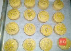 Cantonese style mung bean paste mooncake recipe 14
