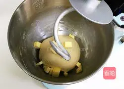 Illustration of how to make meat floss toast 4