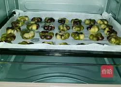 Illustration of how to make camouflage cookies 21