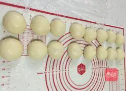 Illustration of how to make bean paste bread 1