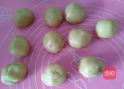 Illustration of how to make sugar-free five-nut mooncakes 6