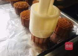 Cantonese style mung bean paste mooncake recipe 6
