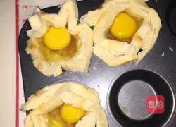 Toast Illustration of making egg cups 5