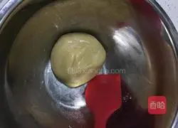 Illustration of how to make bean paste and egg yolk mooncakes 7