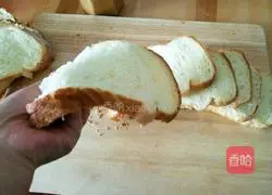 Illustration of how to make Polish egg yolk evaporated milk toast 19