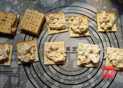 Illustration of how to make peanut beef biscuits 10