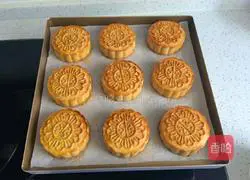 Cantonese five-nut mooncake recipe 12