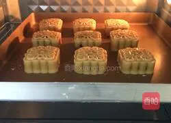 Illustration of how to make five-nut mooncakes 10