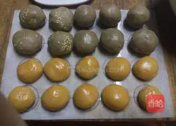 Illustration of how to make Cantonese-style mooncakes 4