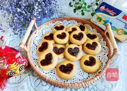 Illustration of how to make blueberry jam love cookies 9