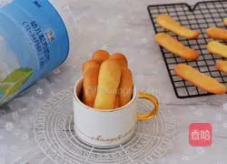 Illustration of making finger biscuits 17