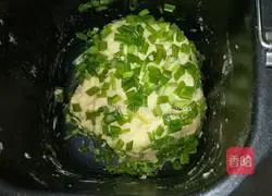 Illustration of how to make chive biscuits 5