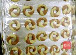 Illustration of how to make two-color circle biscuits 11